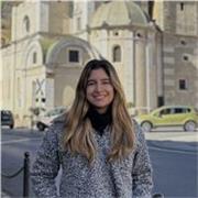 Hola, me llamo Nicole. Soy fluente en inglés y hablo español con soltura. Me considero una persona responsable, organizada.