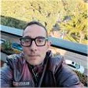 Profesor imparte clases de lengua y literatura todos los niveles