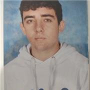 Profesor de matemáticas imparte clases particulares a niños de primaria. Las clases deportivas para todo tipo de edades