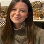 Minombre es Marina y soy estudiante del doble grado de derecho y ade. Me encantan los niños y soy una persona responsable y cariño