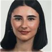 Profesora de inglés con nivel C1, especializada en enseñar a estudiantes de todas las edades hasta un nivel B1.