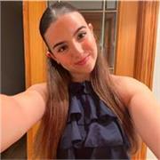 Profe de apoyo en el inglés, que resalta la importancia de, no sólo aprender, sino ganar confianza