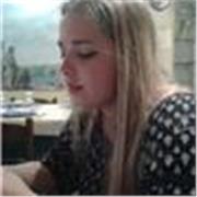 Laureata in lingue offre lezioni di inglese online per studenti di scuole medie e superiori