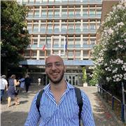 Ciao! Mi chiamo Donato e sono qui per offrirti lezioni private di inglese, dal punto di vista grammaticale e colloquiale!