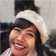 Profesor de inglés imparte clases a niños de todas las edades