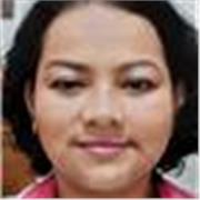 Maestra de español frente a grupo