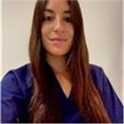 Enfermera con experiencia en urgencias, medicina interna y atención primaria