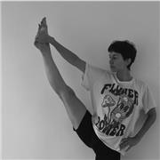 Clases de Ashtanga Vinyasa yoga y Hatha Vinyasa yoga. Especializada en Alineación biomecánica y en acondicionamiento físico