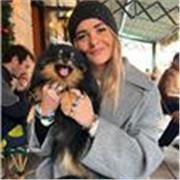 Étudiante en commerce qui pratique l’anglais tous les jours et souhaite le transmettre 