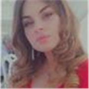 Ragazza diplomata impartisce lezioni di letteratura, grammatica e storia per ragazzi delle scuole elementari, medie e superiori