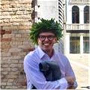 Laureato in magistrale in Lettere Moderne, con passione per letteratura, storia e arte, pronto ad aiutare a Venezia 