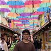 Ingeniero de sistemas listo para ayudar a los estudiantes en su proceso de formacion