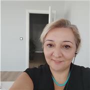 Ich spreche muttersprachlich Türkisch und Deutsch und kann in zwei Sprachen Unterstützung leisten. Und ich bin Deutschlehrerin