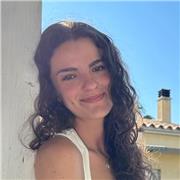 Profesora de idiomas, matemáticas y ciencias sociales para niños y niñas de primaria y ESO.