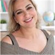 Professeure des écoles offre soutien scolaire adapté à chaque niveau primaire