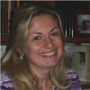 Laureata lingua e lett. Spagnola e portoghese, collabora in centro di formazione da parte 20 anni per la preparazione di esami universitari e insegnante di lingua straniera per adulti