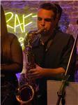 Soy compositor, arreglador y productor musical, saxofonista, pianista y guitarrista. 
clases a todas las edades y diferentes niveles. clases de instrumentos, composición, arreglos y producción musical, grabación, edición y mezcla de sonido. teoría musical