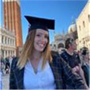 Laureanda double degree magistrale impartisce lezioni di inglese per studenti di superiori e università