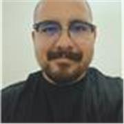 Me defino como una persona paciente, creativa y con muchas ganas de ayudar a otros a aprender. Me gusta hacer las clases dinámicas