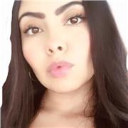 Profesor de inglés que imparte clases a niños de primaria, para enseñar bases