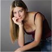 Ragazza Bilingue con tanta voglia di insegnare la bellezza dell'inglese come un gioco e aiutarvi a parlare come dei veri nativi. 