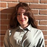 Studentessa universitaria offre ripetizioni di francese, tedesco, inglese e letteratura per gli studenti delle superiori e delle medie, e aiuto compiti per i bambini delle elementari