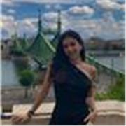 Tengo la carrera de Maestra de Infantil y actualmente estudio un Màster de e-leargning y el C1 de inglés. 