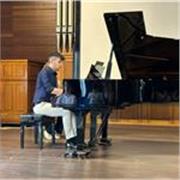 Diplomato al triennio accademico di primo livello in Pianoforte alla scuola civica di musica Claudio Abbado con votazione 110/110, offro lezioni di pianoforte e preparazione per esami d'ammissione a scuole musicali