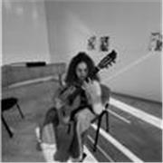 Chitarra, teoria e pratica: impara a suonare con Chiara