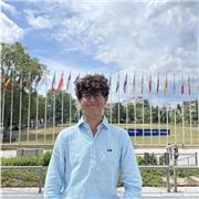 Profesor de Inglés, Francés, Lengua, Sociales. Estudiante de doble grado en International Relations & Communications y Lenguas