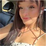 Profesora joven con experiencia y dedicación