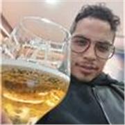 Me, defino como a una persona proactiva y quien puede dar clases a personas que busquen superarse