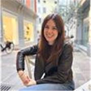Insegno e mi occupo di filosofia con adulti, giovani e bambini. Ho una laurea magistrale in filosofia e sono anche counselor.