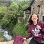 Maestra de Educación Primaria e inglés. Pedagoga con MU en Neurociencia y NEAE.