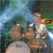 Clases de batería personalizadas – desde iniciación hasta nivel básico/intermedio. Baterista desde los 8 años y graduado en todos