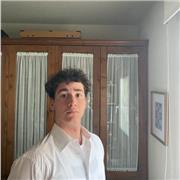 Soy una persona muy responsable y organizada. Tengo mucha experiencia dando clases (más de 5 años) y me apasiona compartir conocimiento con los demás.