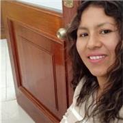 Profesora de ingles dispuesta a interactuar con niños para practical el ingles