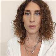 Laureata in Scienze e Tecnologie Alimentari, Diploma liceo Scientifico sperimentale (curvatura linguistica) impartisce lezioni a bambini e ragazzi dalle elementari alle superiori di Inglese, Italiano, Spagnolo, Francese, Biologia e Scienze