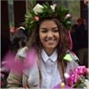 Sono Jasmine, sono educatrice scolastica. 
ho insegnato italiano come volontaria agli stranieri appena arrivati in Italia per garantirgli le basi della lingua per potersi integrare nel territorio.
per cui mi offro come insegnante di italiano per chiunque 