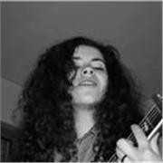 Étudiante en école de musique donne des cours de guitare à domicile