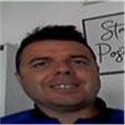 Maestro de Educación Primaria imparte clases de refuerzo en diferentes asignaturas