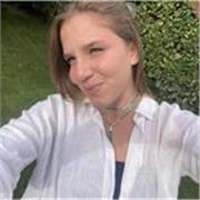 Sono Silvia una ragazza di 19 anni, diplomata lo scorso giugno e studente a Tor Vergata. Aiuto compiti elementari e medie