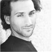 Docente di scienze sociali impartisce lezioni per studenti