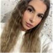 Sprachstudentin bietet professionelle Übersetzungen und Sprachhilfe für Schüler und Erwachsene 