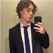 Hola, soy Eric, tengo 18 años y muchas ganas de enseñar a niños. Soy responsable, paciente y me encanta ayudar en su aprendizaje.
