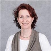 An experienced English teacher with over 15 years experience.