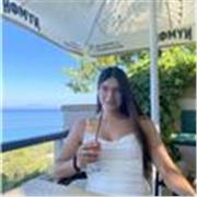 Profesora de inglés imparte clases a toda persona que quiera aprender