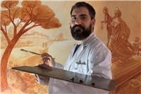 Laureato presso l'accademia delle belle arti di roma offre corsi di storia dell'arte, disegno e pittura