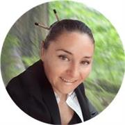 Diseñadora gráfica especializada en diseño gráfico editorial. También he impartido clases de diseño online.