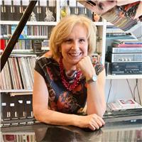 Offro lezioni di pianoforte classico. sono diplomata al conservatorio di s.cecilia e mi sono perfezionata a parigi e a salisburgo ho una lunga esperienza di insegnamento sia privatamente sia in conservatorio. insegnare è la ma passione sia ad allievi prin